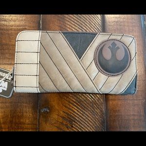 Loungefly Star Wars: The Last Jedi Rey Zip Wallet